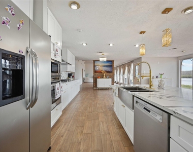 911 Brook Forest Drive - Photo Thumbnail 8