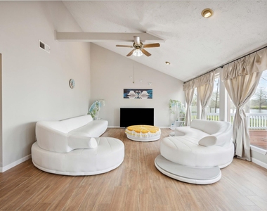 911 Brook Forest Drive - Photo Thumbnail 15