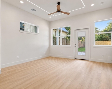 1521 Armada Drive - Photo Thumbnail 5