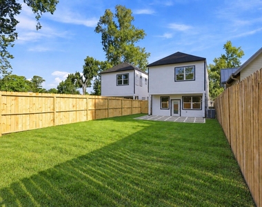1521 Armada Drive - Photo Thumbnail 17