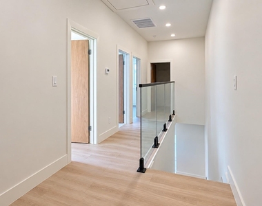 1521 Armada Drive - Photo Thumbnail 8