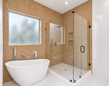 1521 Armada Drive - Photo Thumbnail 9