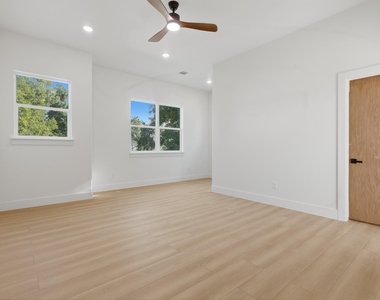 1521 Armada Drive - Photo Thumbnail 13