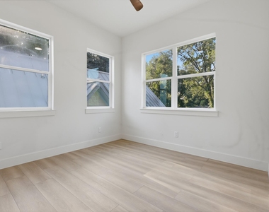1521 Armada Drive - Photo Thumbnail 15