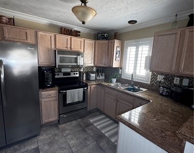 110 Leawood Circle - Photo Thumbnail 15