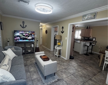 110 Leawood Circle - Photo Thumbnail 3