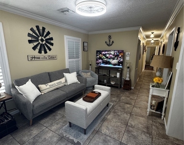 110 Leawood Circle - Photo Thumbnail 1