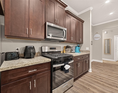 4509 Davenport Street - Photo Thumbnail 13