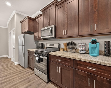 4509 Davenport Street - Photo Thumbnail 12