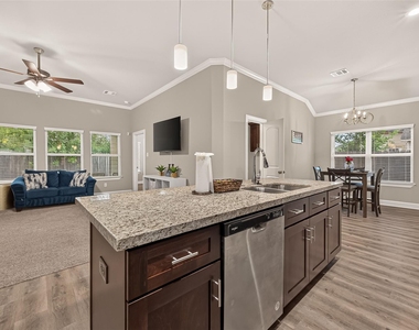 4509 Davenport Street - Photo Thumbnail 11