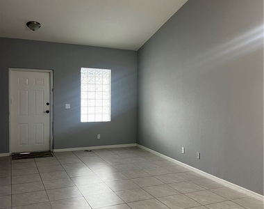 8358 Bernwood Cove Loop - Photo Thumbnail 4