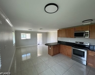 682 108th Avenue N - Photo Thumbnail 1