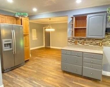 6623 Cresthill Street - Photo Thumbnail 10