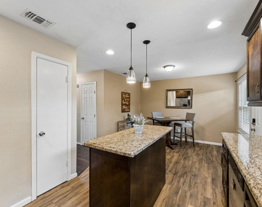 1831 Sherwood Forest Street - Photo Thumbnail 12