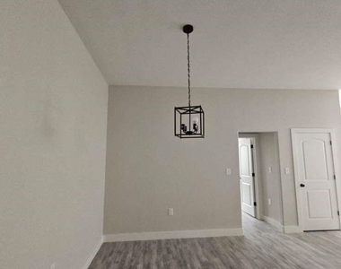 880 Prosper Street - Photo Thumbnail 3