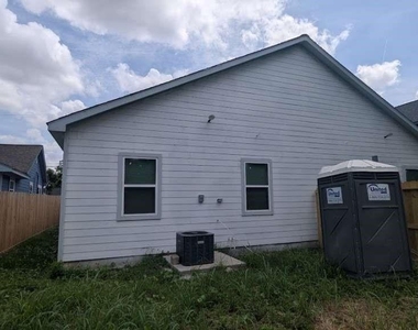 880 Prosper Street - Photo Thumbnail 13