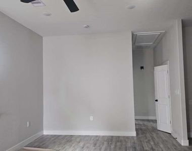 880 Prosper Street - Photo Thumbnail 7