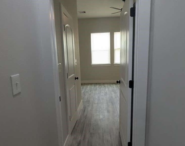 880 Prosper Street - Photo Thumbnail 4
