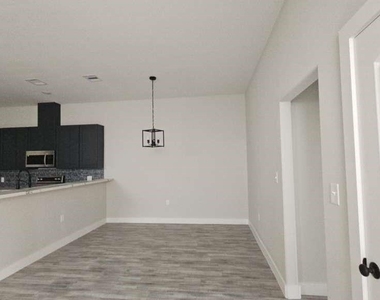 880 Prosper Street - Photo Thumbnail 2