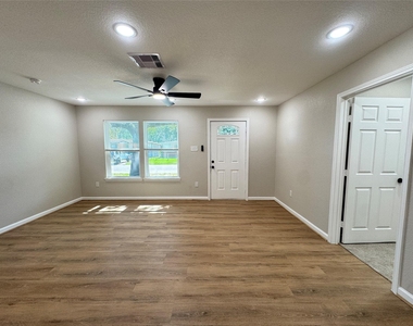 10629 Fairfax Street - Photo Thumbnail 3