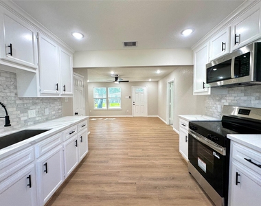10629 Fairfax Street - Photo Thumbnail 7