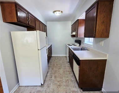 110 Elm - Photo Thumbnail 2