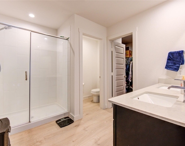 1106 Isola Bella Drive - Photo Thumbnail 13