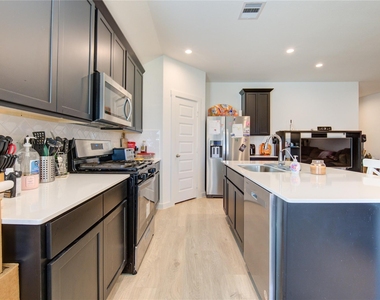 1106 Isola Bella Drive - Photo Thumbnail 9