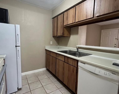 1516 Bay Area Blvd Boulevard - Photo Thumbnail 4