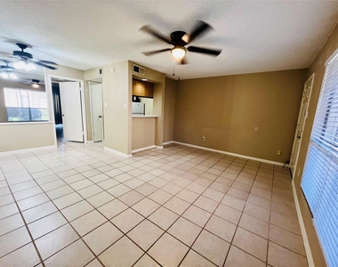 1516 Bay Area Blvd Boulevard - Photo Thumbnail 2