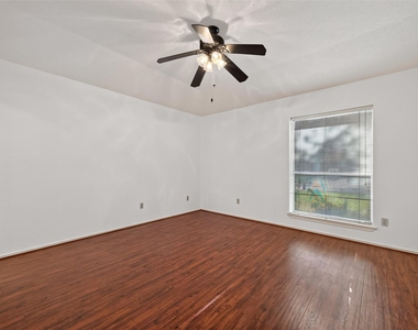 7522 Flair Oaks Drive - Photo Thumbnail 12