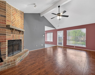 7522 Flair Oaks Drive - Photo Thumbnail 2