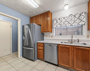 7522 Flair Oaks Drive - Photo Thumbnail 7