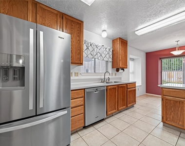 7522 Flair Oaks Drive - Photo Thumbnail 8