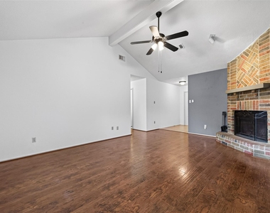 7522 Flair Oaks Drive - Photo Thumbnail 3