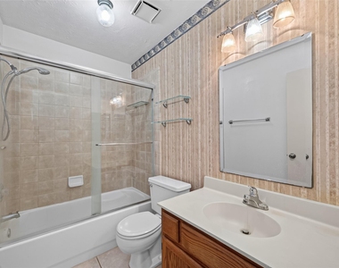 7522 Flair Oaks Drive - Photo Thumbnail 11