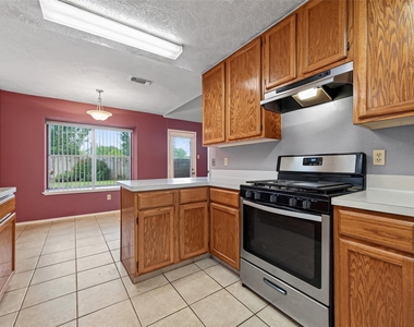 7522 Flair Oaks Drive - Photo Thumbnail 9