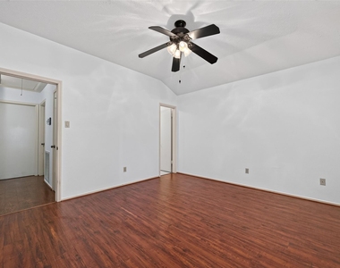 7522 Flair Oaks Drive - Photo Thumbnail 13