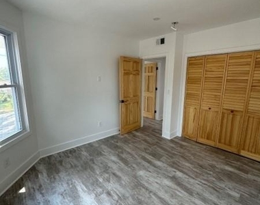 262 Anderson - Photo Thumbnail 9