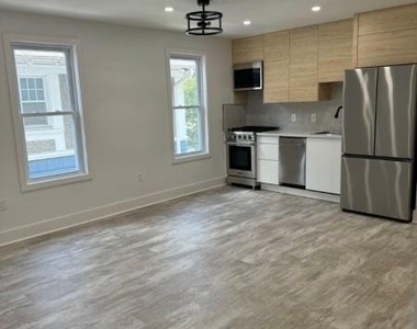 262 Anderson - Photo Thumbnail 3