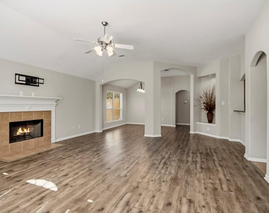 12222 Hawthorne Drive - Photo Thumbnail 4