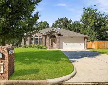 12222 Hawthorne Drive - Photo Thumbnail 2