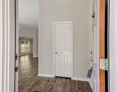 12222 Hawthorne Drive - Photo Thumbnail 3