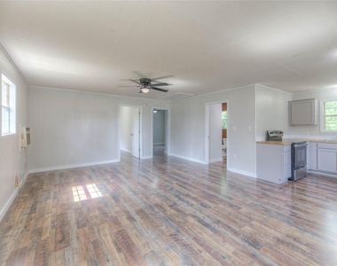 415 E Sherwood Drive - Photo Thumbnail 1