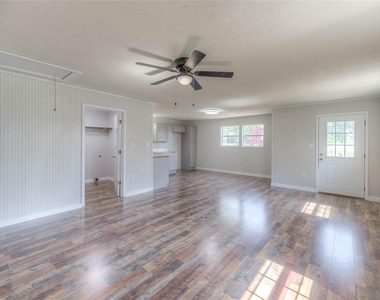 415 E Sherwood Drive - Photo Thumbnail 2