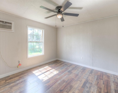 415 E Sherwood Drive - Photo Thumbnail 8