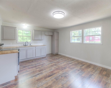 415 E Sherwood Drive - Photo Thumbnail 3