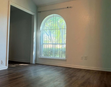 10952 Bexley Drive - Photo Thumbnail 5