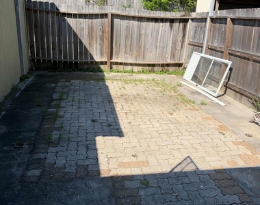 10952 Bexley Drive - Photo Thumbnail 13