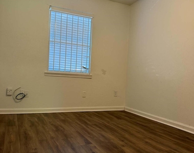 10952 Bexley Drive - Photo Thumbnail 4